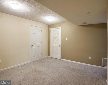 9746 Harvester Circle - Photo Thumbnail 12