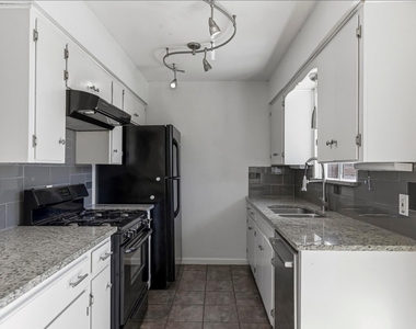 1005 Arthur Stiles Rd - Photo Thumbnail 10