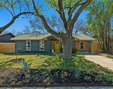 1005 Arthur Stiles Rd - Photo Thumbnail 2