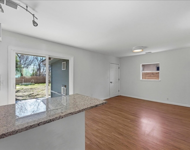 1005 Arthur Stiles Rd - Photo Thumbnail 6