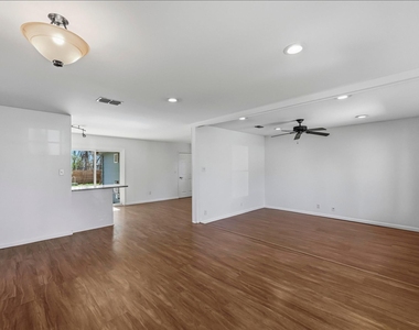 1005 Arthur Stiles Rd - Photo Thumbnail 5