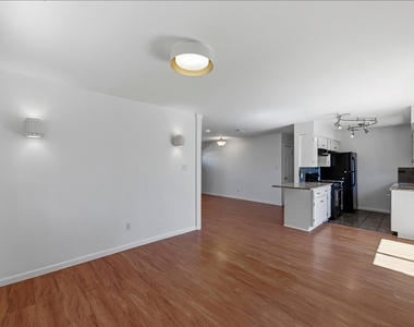 1005 Arthur Stiles Rd - Photo Thumbnail 8