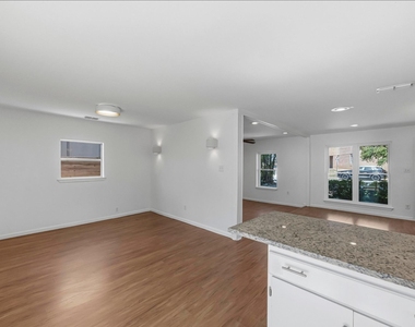 1005 Arthur Stiles Rd - Photo Thumbnail 14