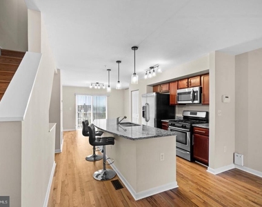4617 Dillon Street - Photo Thumbnail 2