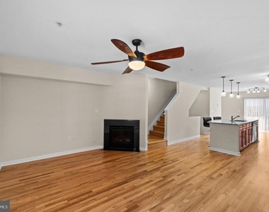 4617 Dillon Street - Photo Thumbnail 3