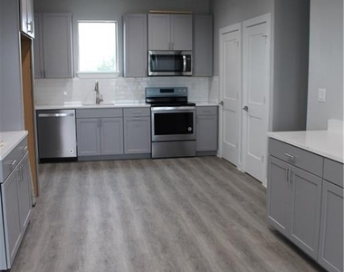 2301 Hancock Ave - Photo Thumbnail 2