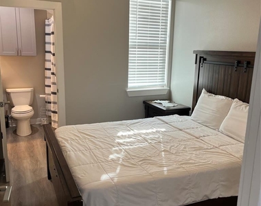 2301 Hancock Ave - Photo Thumbnail 8