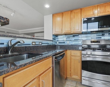 414 Water Street - Photo Thumbnail 8