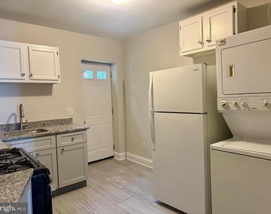 424 E North Avenue - Photo Thumbnail 2