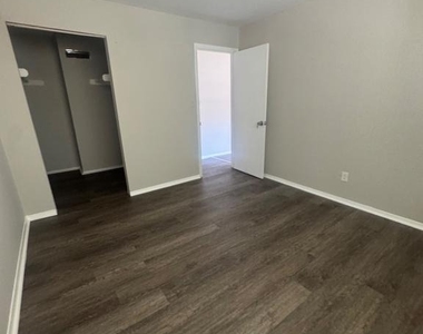 3421 Glen Avenue - Photo Thumbnail 3