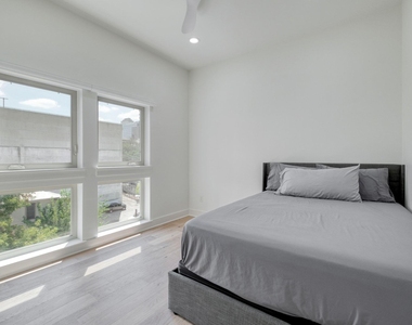 908 Nueces St - Photo Thumbnail 9