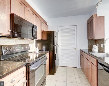 631 D Street Nw - Photo Thumbnail 4