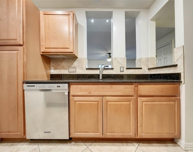 2122 Hancock Dr - Photo Thumbnail 7