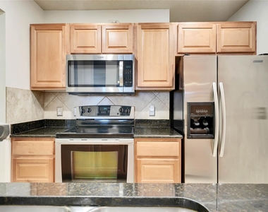 2122 Hancock Dr - Photo Thumbnail 6
