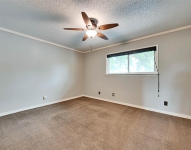 2122 Hancock Dr - Photo Thumbnail 10