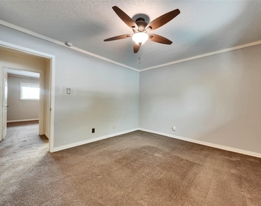 2122 Hancock Dr - Photo Thumbnail 9