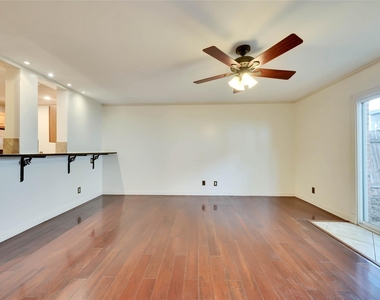 2122 Hancock Dr - Photo Thumbnail 3