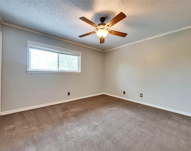 2122 Hancock Dr - Photo Thumbnail 13