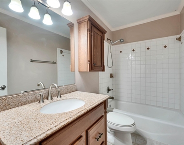 2122 Hancock Dr - Photo Thumbnail 14