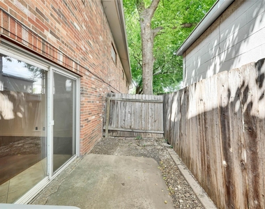 2122 Hancock Dr - Photo Thumbnail 17