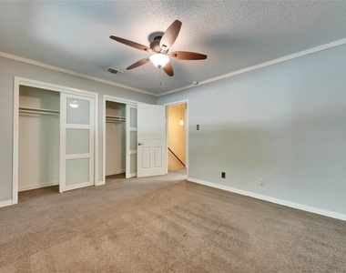2122 Hancock Dr - Photo Thumbnail 8