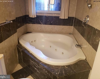 1250 Columbia Road Nw - Photo Thumbnail 3