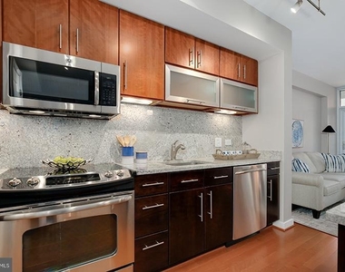 1025 1st Street Se - Photo Thumbnail 4