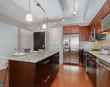 1025 1st Street Se - Photo Thumbnail 2