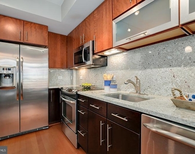 1025 1st Street Se - Photo Thumbnail 3