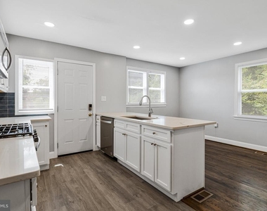 19 Atlantic Street Se - Photo Thumbnail 6