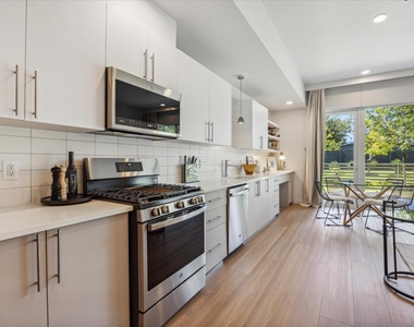 4004 Banister Ln - Photo Thumbnail 3