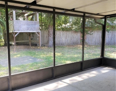 10526 Anchorage Cove Lane - Photo Thumbnail 12