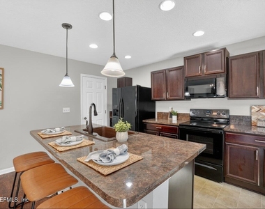 12190 Alexandra Drive - Photo Thumbnail 2