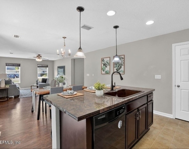 12190 Alexandra Drive - Photo Thumbnail 5