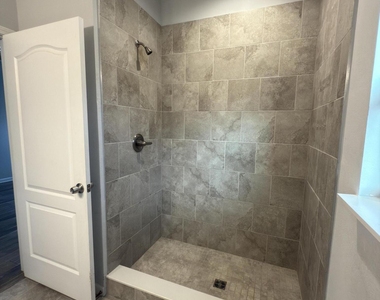 10680 Vaughan Avenue - Photo Thumbnail 11