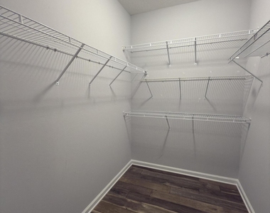 10680 Vaughan Avenue - Photo Thumbnail 9