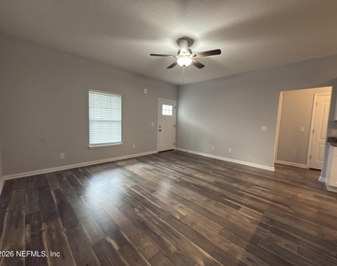 10680 Vaughan Avenue - Photo Thumbnail 2