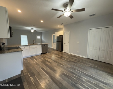 10680 Vaughan Avenue - Photo Thumbnail 6
