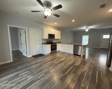 10680 Vaughan Avenue - Photo Thumbnail 5