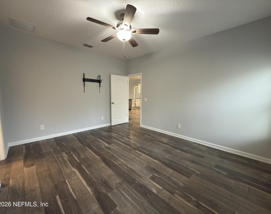 10680 Vaughan Avenue - Photo Thumbnail 8