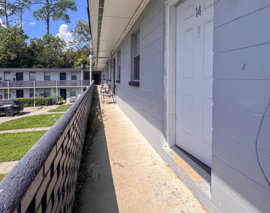 1122 Woodruff Avenue - Photo Thumbnail 1
