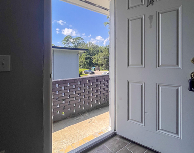 1122 Woodruff Avenue - Photo Thumbnail 15