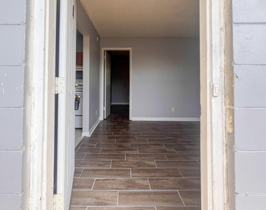 1122 Woodruff Avenue - Photo Thumbnail 2