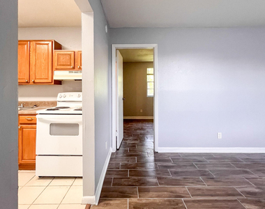 1122 Woodruff Avenue - Photo Thumbnail 7