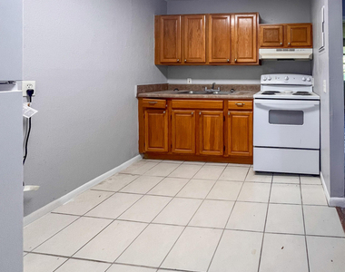 1122 Woodruff Avenue - Photo Thumbnail 6