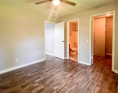 1122 Woodruff Avenue - Photo Thumbnail 9