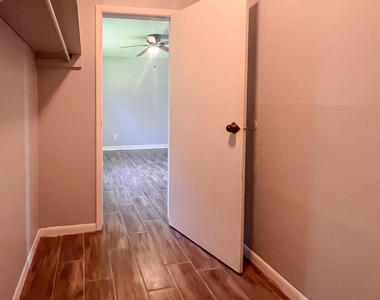 1122 Woodruff Avenue - Photo Thumbnail 11