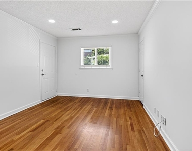 255 Jefferson Place - Photo Thumbnail 6