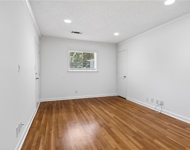255 Jefferson Place - Photo Thumbnail 5