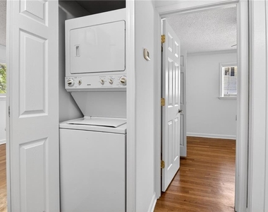 255 Jefferson Place - Photo Thumbnail 12